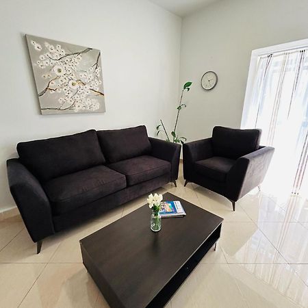 Island Breeze Apartamento St. Julian's Exterior foto