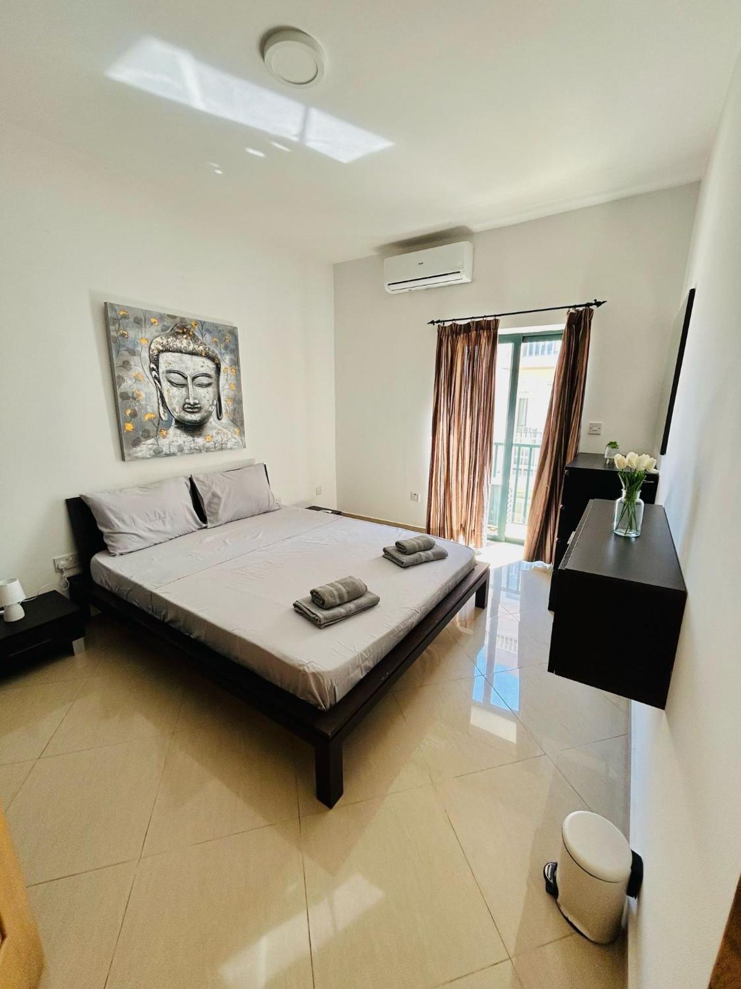 Island Breeze Apartamento St. Julian's Exterior foto